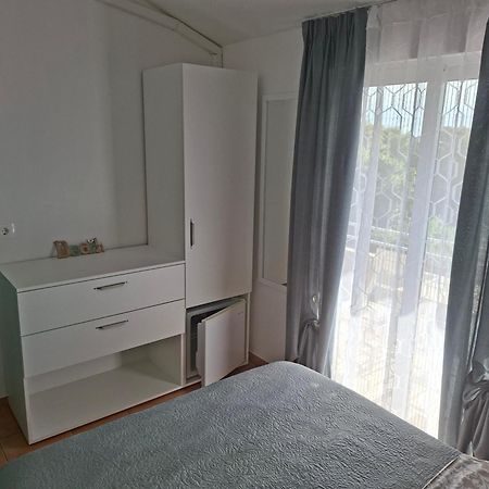 Apartment & Rooms Roza ペロイ エクステリア 写真