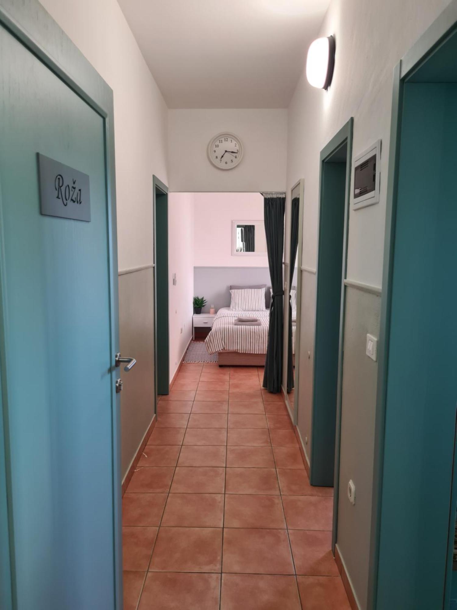 Apartment & Rooms Roza ペロイ 部屋 写真