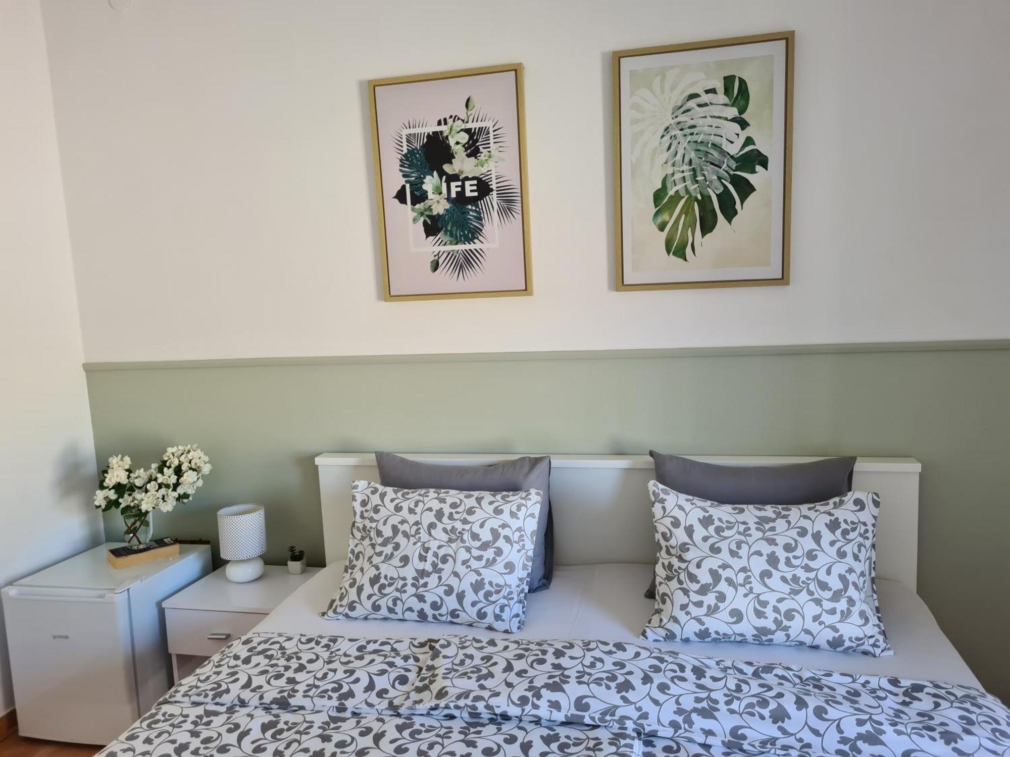 Apartment & Rooms Roza ペロイ 部屋 写真