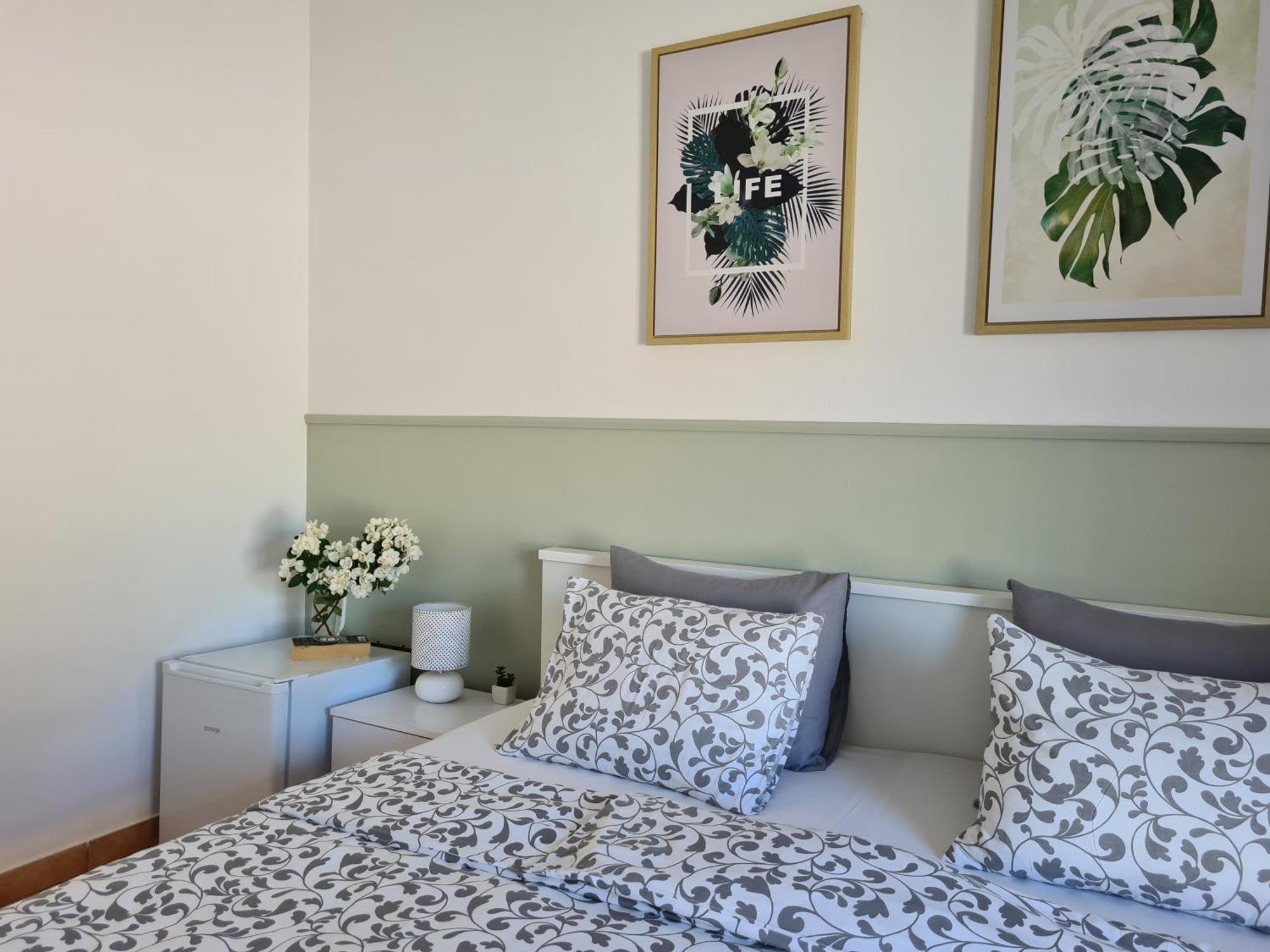 Apartment & Rooms Roza ペロイ 部屋 写真
