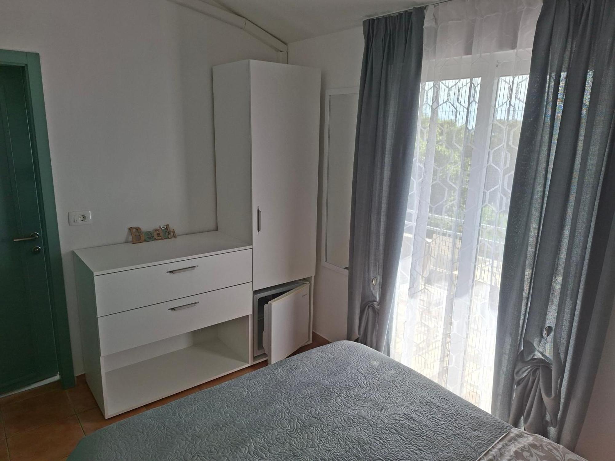 Apartment & Rooms Roza ペロイ エクステリア 写真