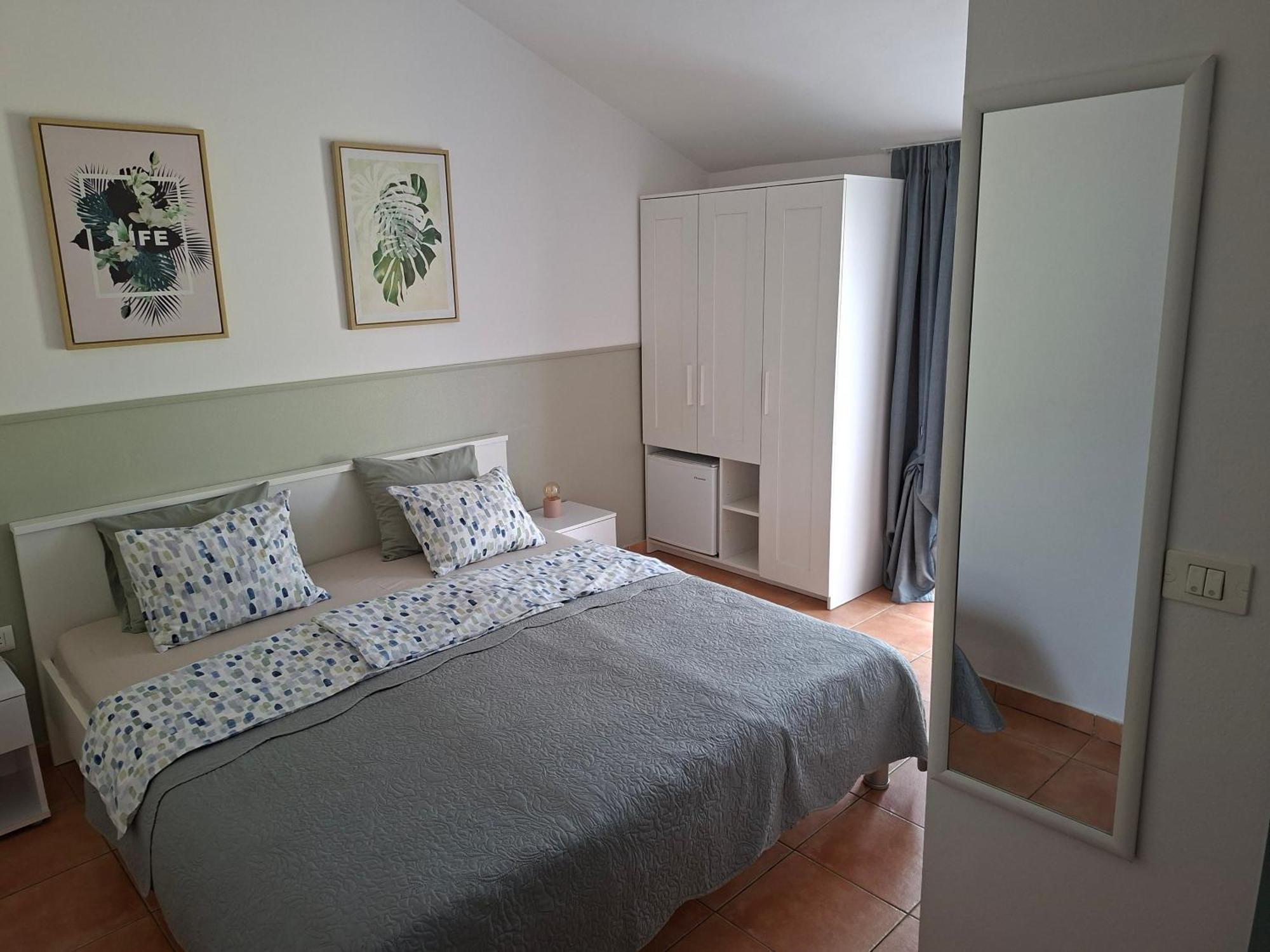 Apartment & Rooms Roza ペロイ エクステリア 写真